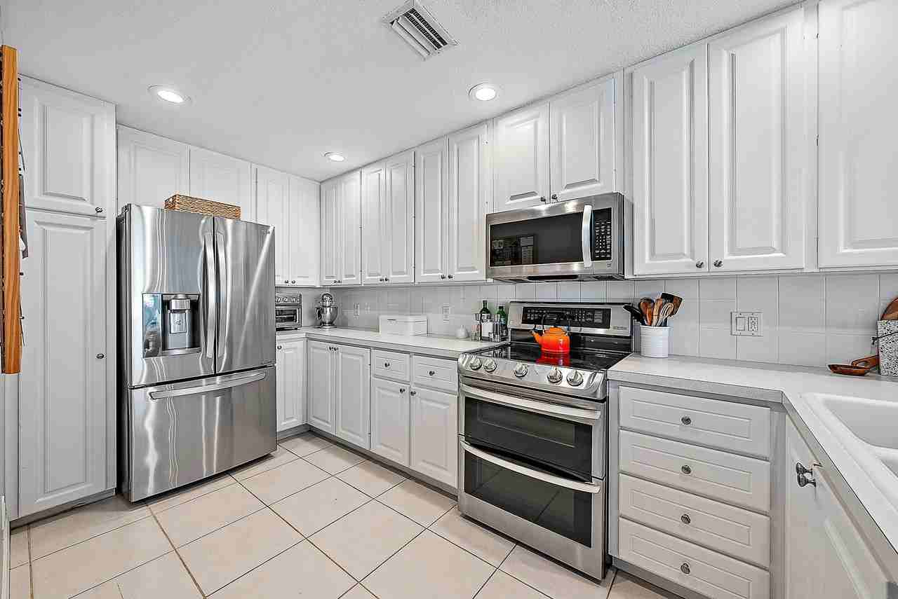 107 Rivinia Dr - Photo 4 of 28