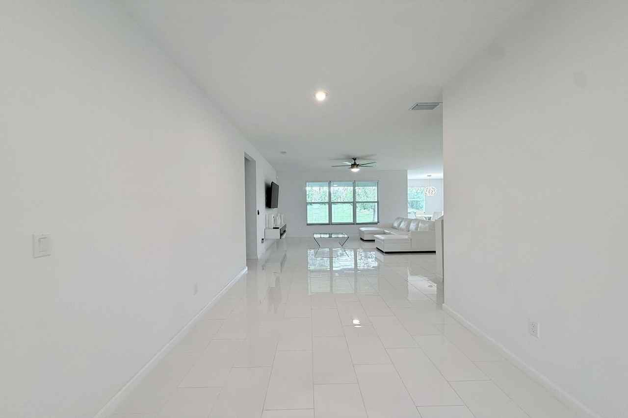 10710 Sw Hensley St - Photo 5 of 38