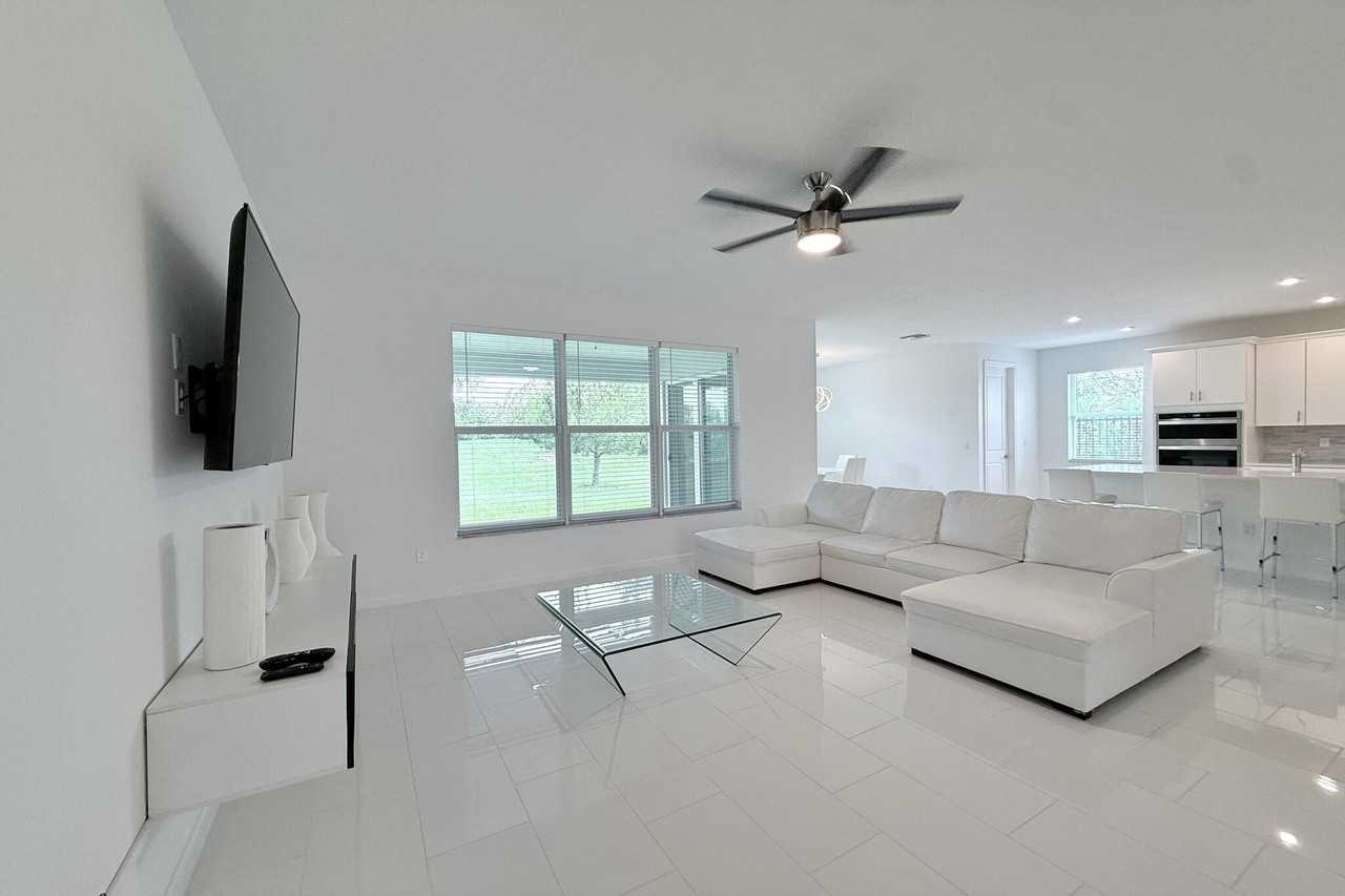 10710 Sw Hensley St - Photo 6 of 38