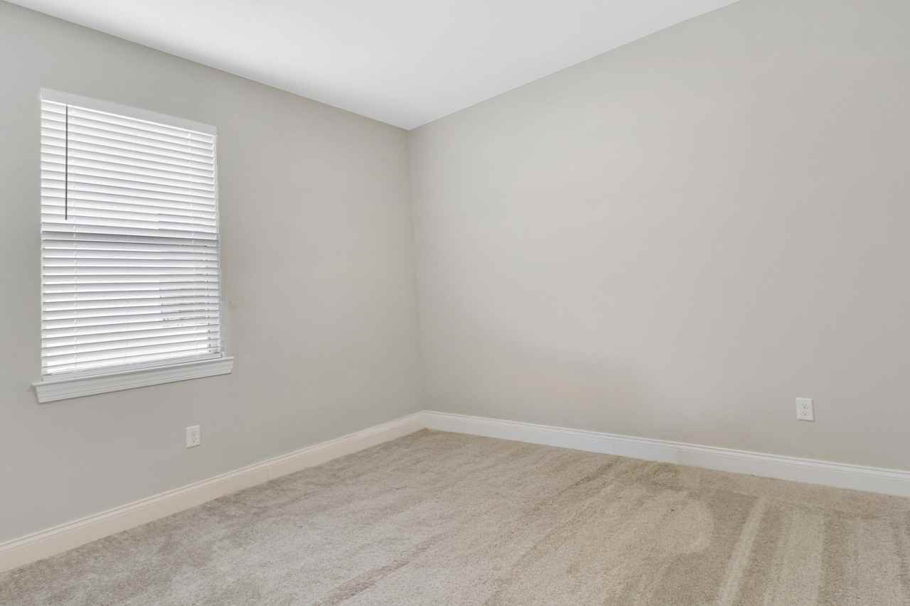 6545 Nw Cloverdale Ave - Photo 7 of 27