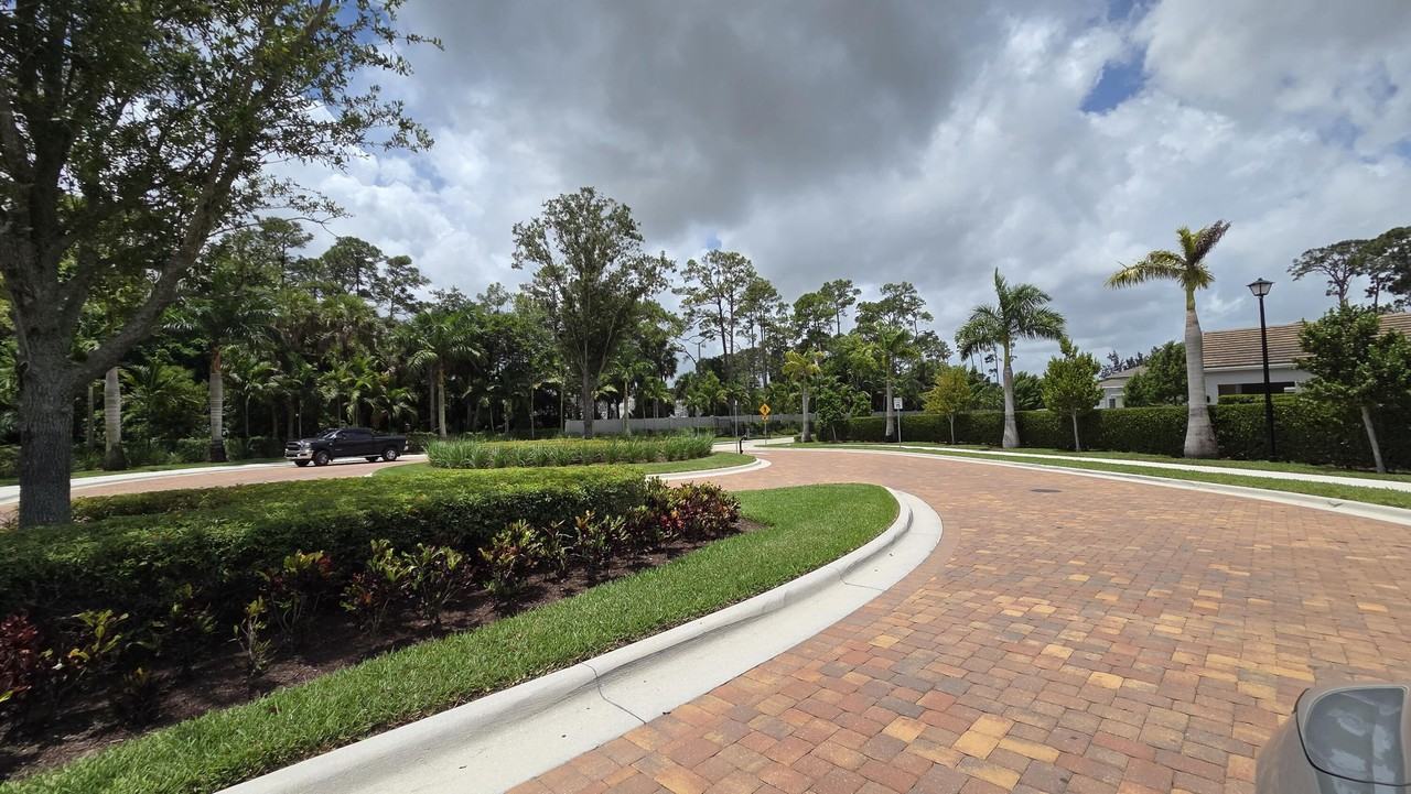 6668 Pointe Of Woods Dr - Photo 3 of 50