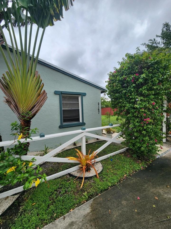 2167 Laura Ln #A - Photo 3 of 37