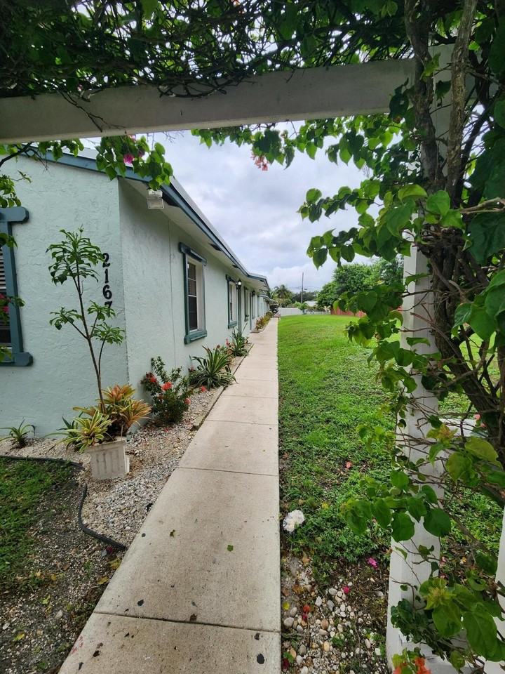 2167 Laura Ln #A - Photo 7 of 37