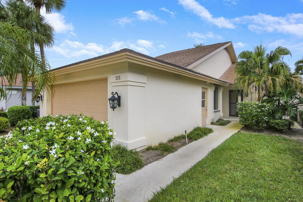 111 Seashore Dr - Photo 2 of 50