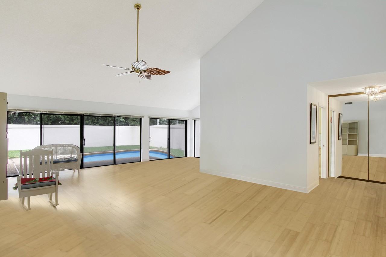 111 Seashore Dr - Photo 4 of 50