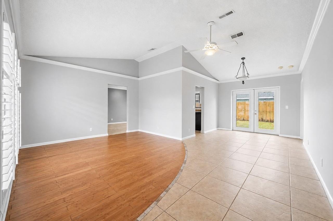 3962 Winfield Rd - Photo 6 of 22