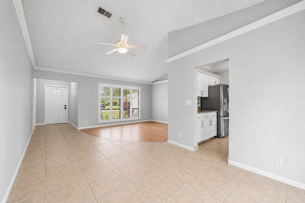 3962 Winfield Rd - Photo 7 of 22