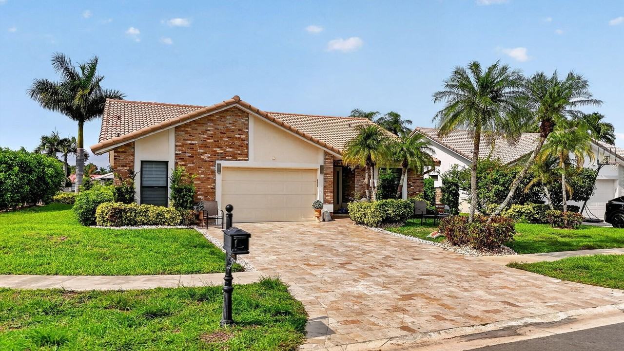 10065 Camelback Ln - Photo 2 of 48