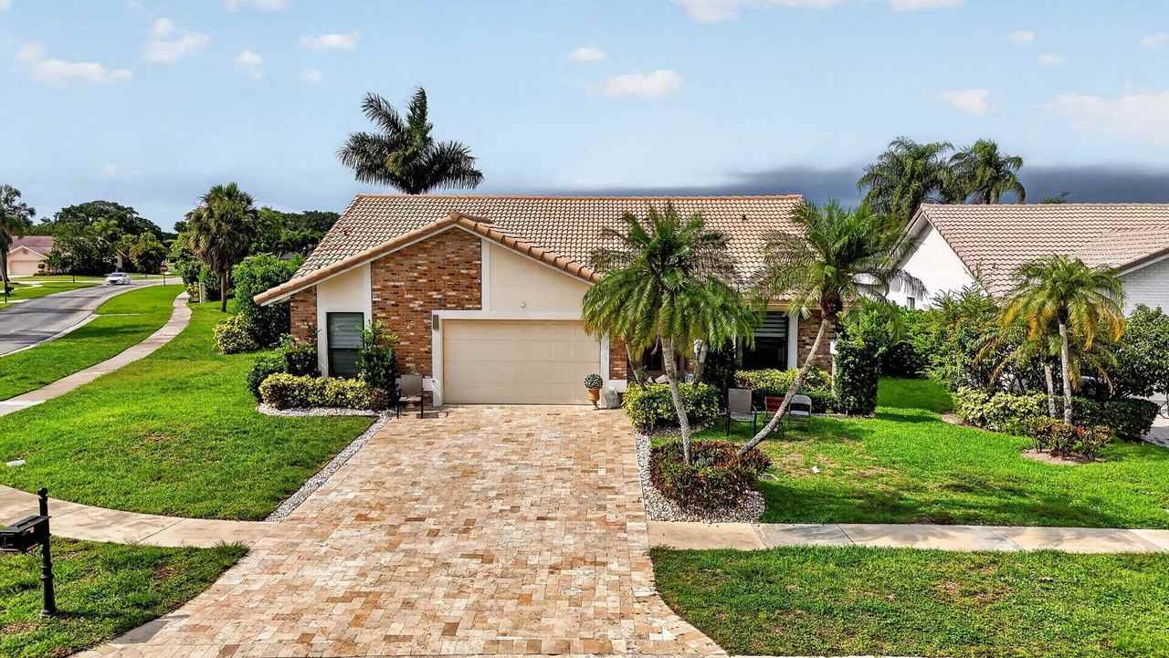 10065 Camelback Ln - Photo 3 of 48