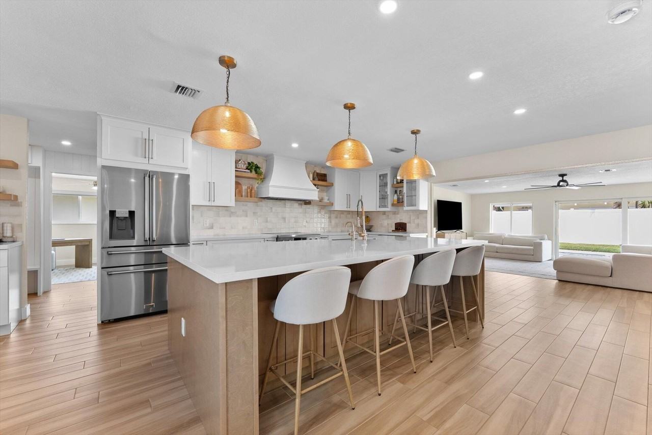 1289 Sw 7th St - Photo 6 of 27