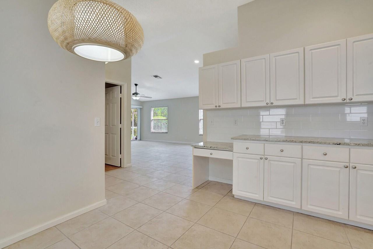 1022 Island Manor Dr - Photo 6 of 33