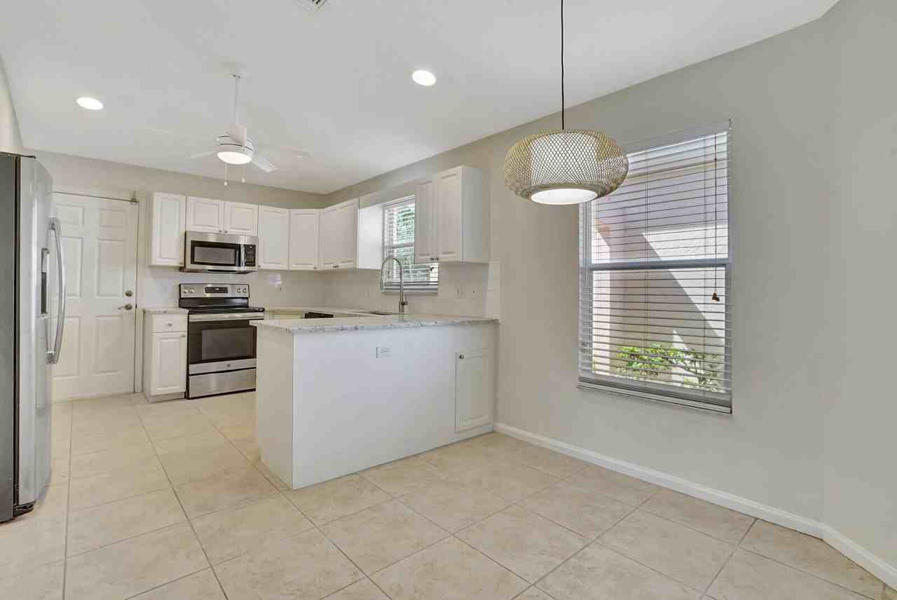 1022 Island Manor Dr - Photo 7 of 33