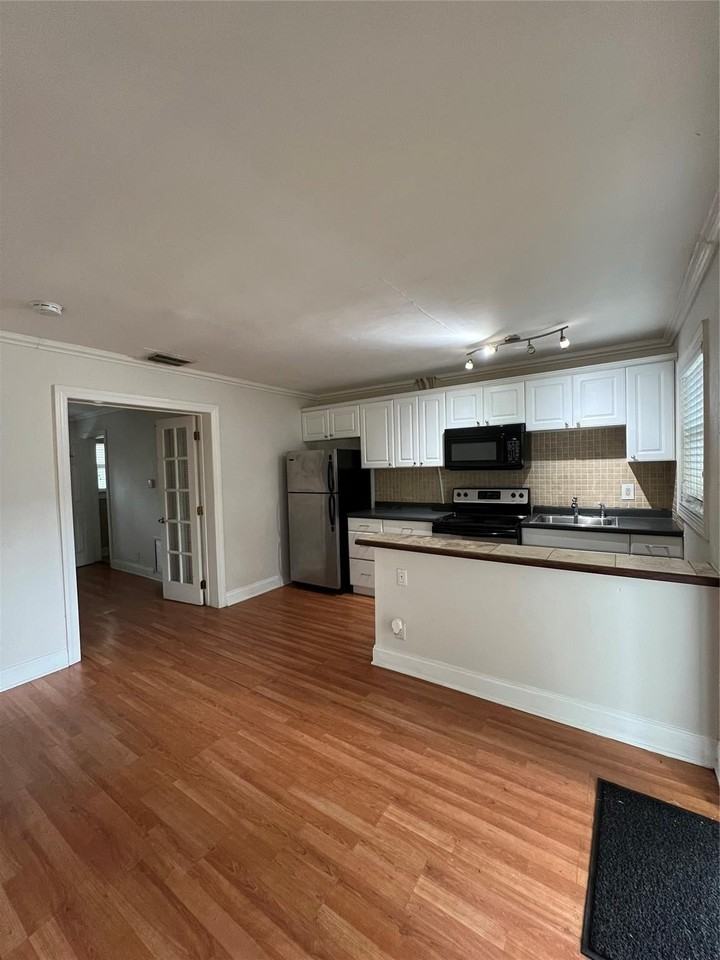 1333 Ne 5th Ter #9 - Photo 3 of 17
