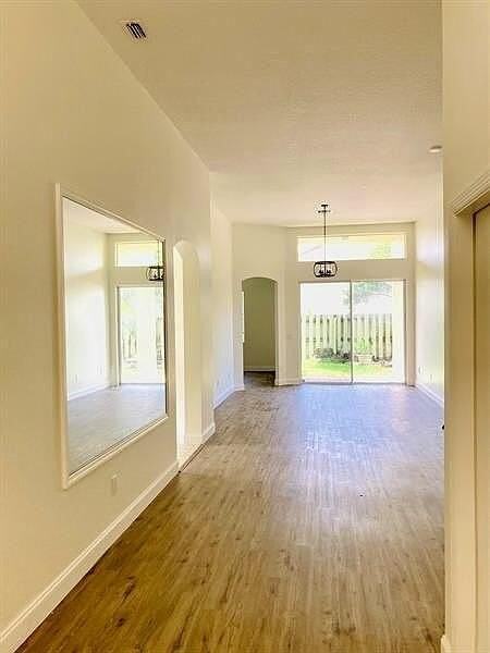 10752 Oak Bend Way - Photo 5 of 24