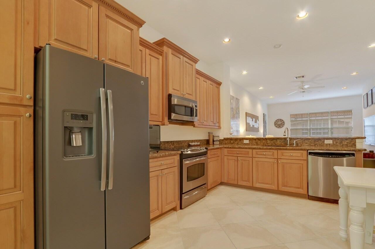 4711 Artesa Way E - Photo 5 of 18