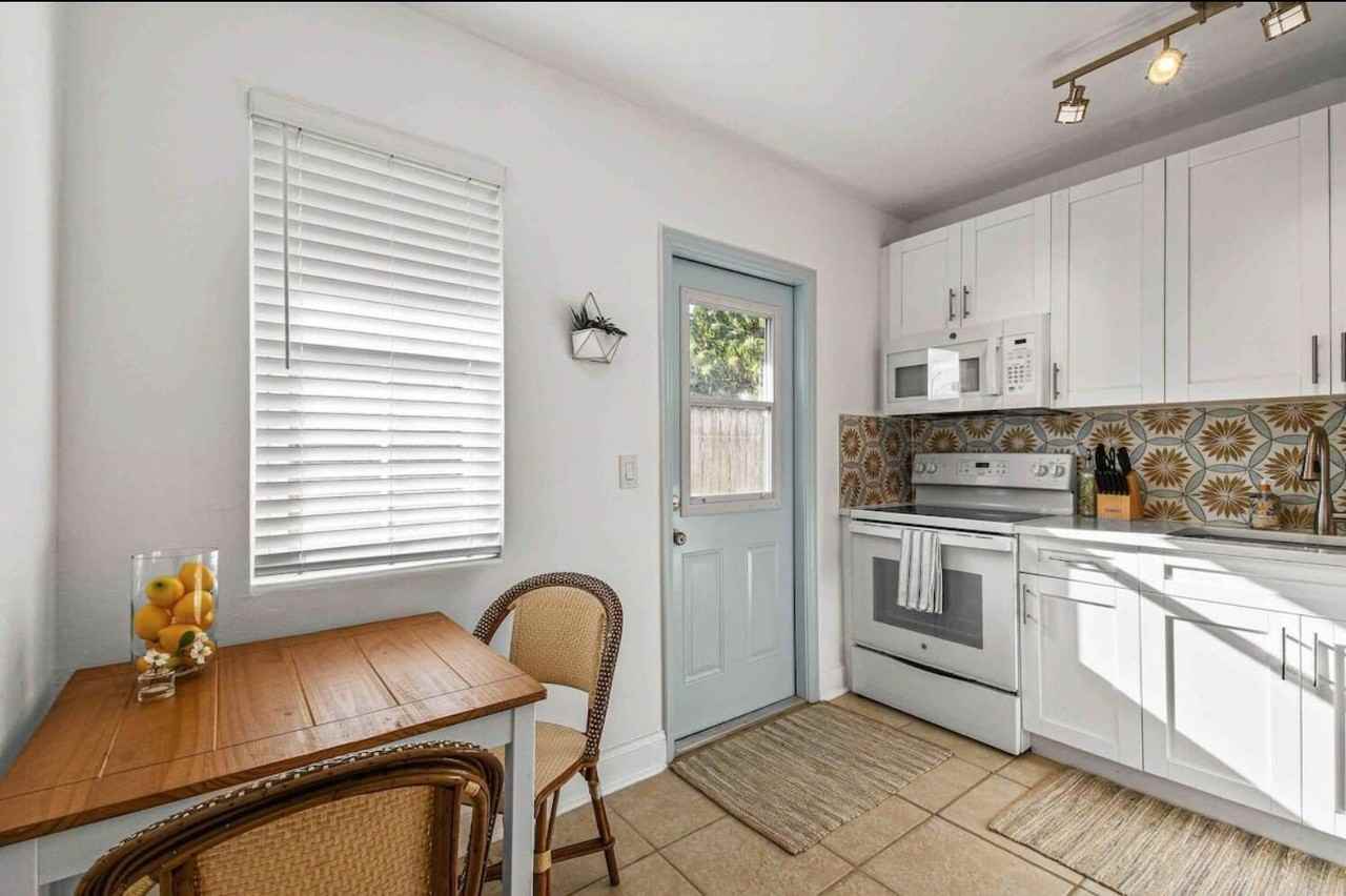 427 Conniston Rd #B - Photo 3 of 8