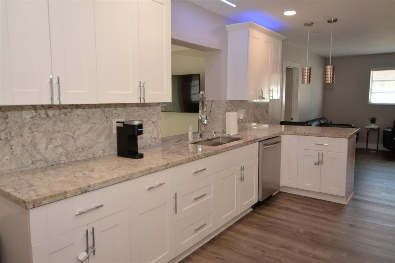 3840 N 42nd Ter - Photo 4 of 23