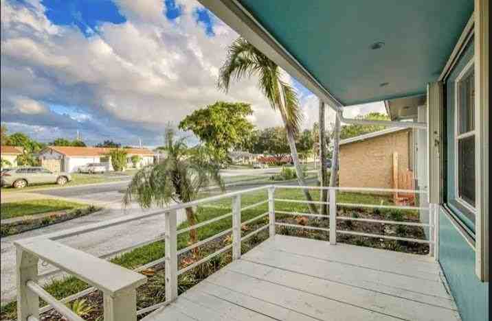 2200 N 47th Ave - Photo 2 of 24