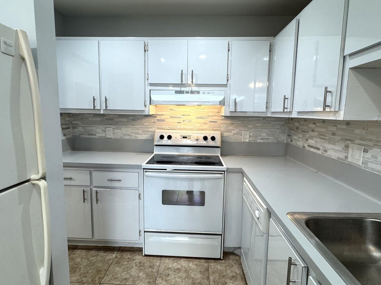 1100 Boxwood Dr #101 - Photo 2 of 25
