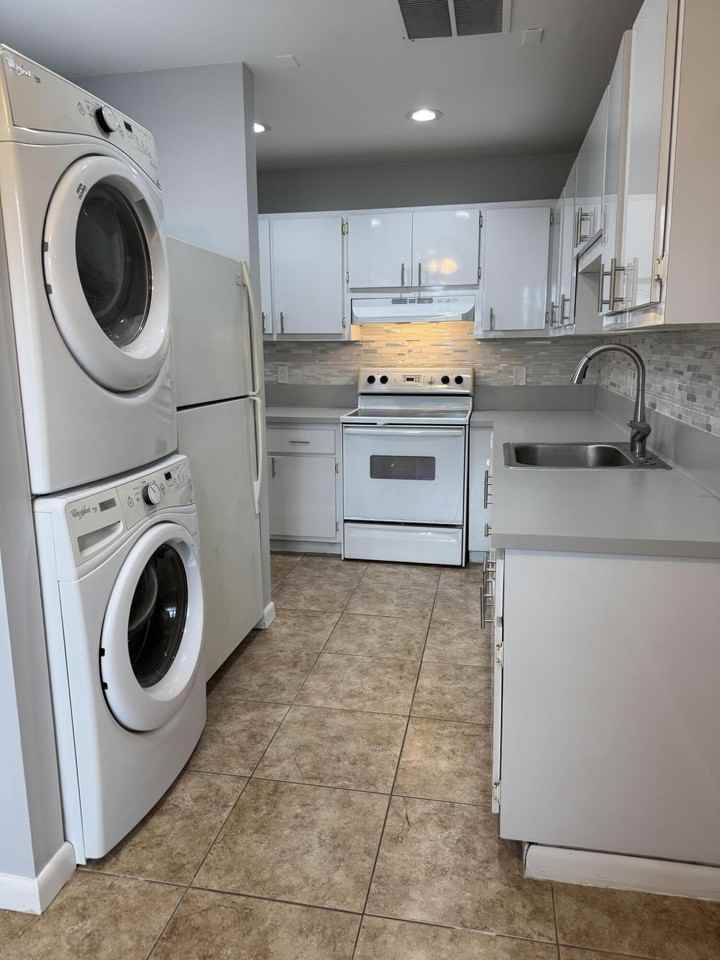 1100 Boxwood Dr #101 - Photo 5 of 25