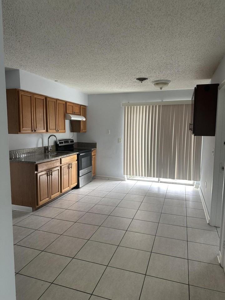 3194 Prince Dr #3196 - Photo 2 of 14