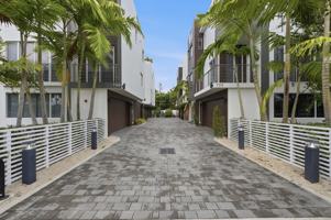 featured image of 714 Ne 14th Ave #102