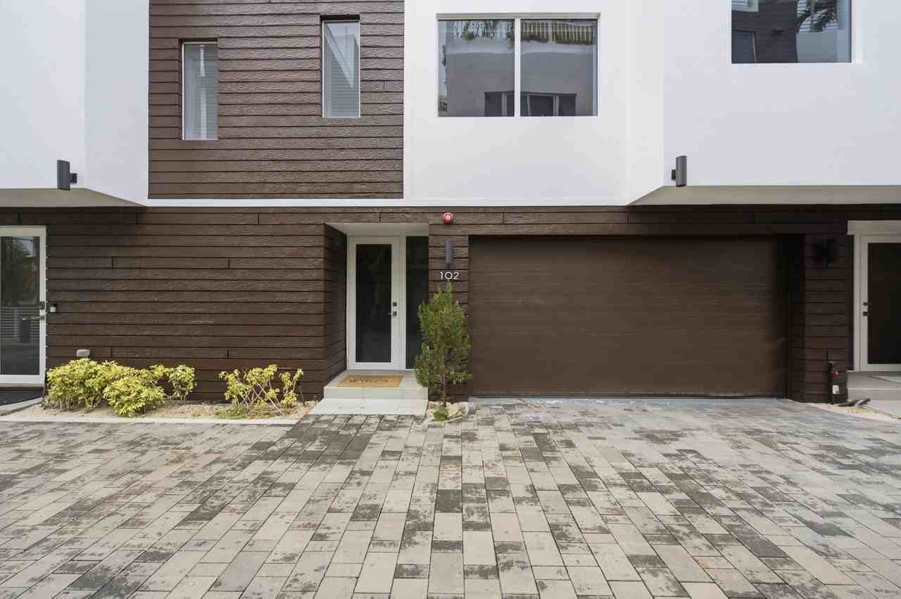 714 Ne 14th Ave #102 - Photo 2 of 34