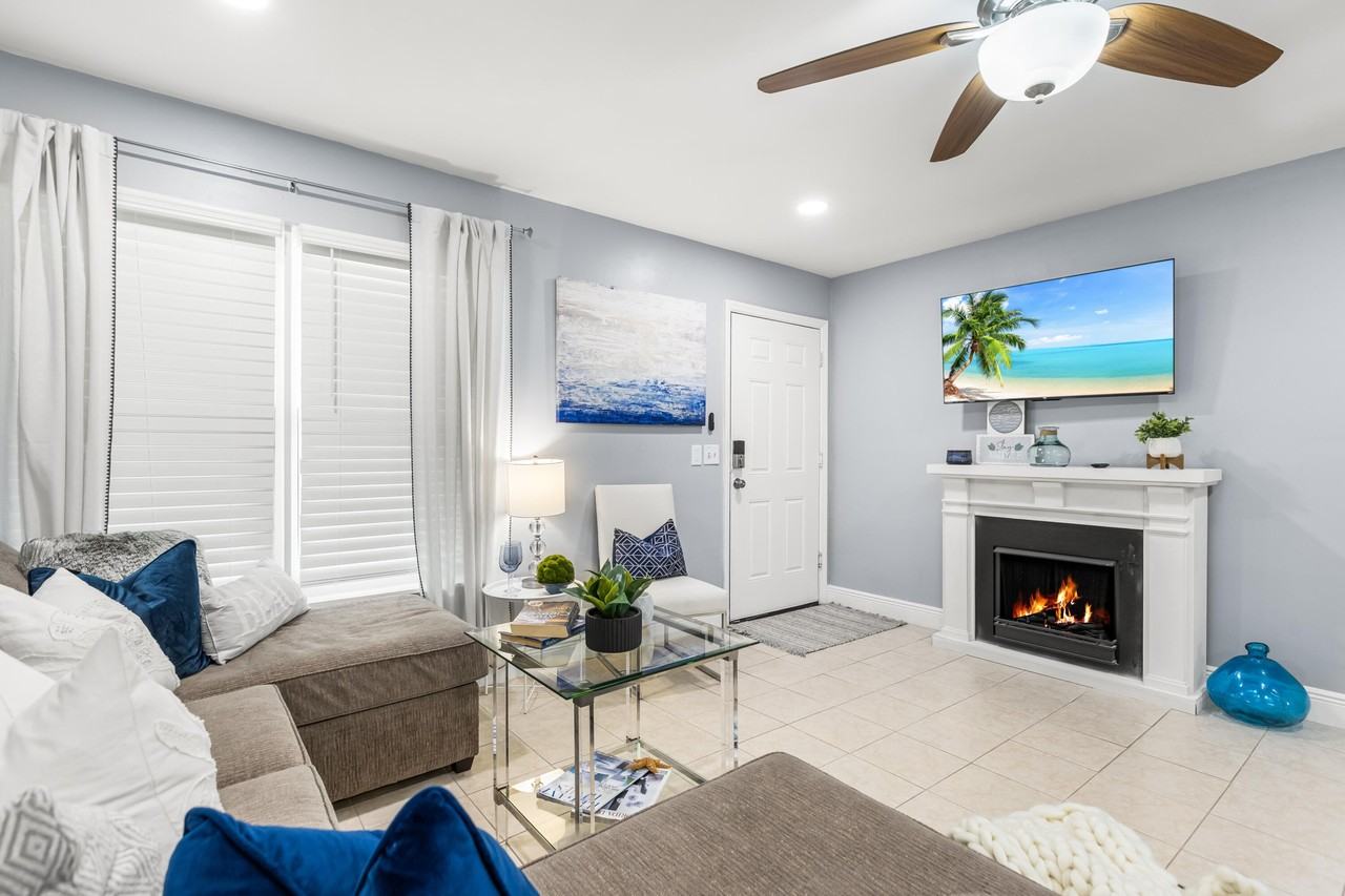 4953 Bayshore Dr - Photo 2 of 13