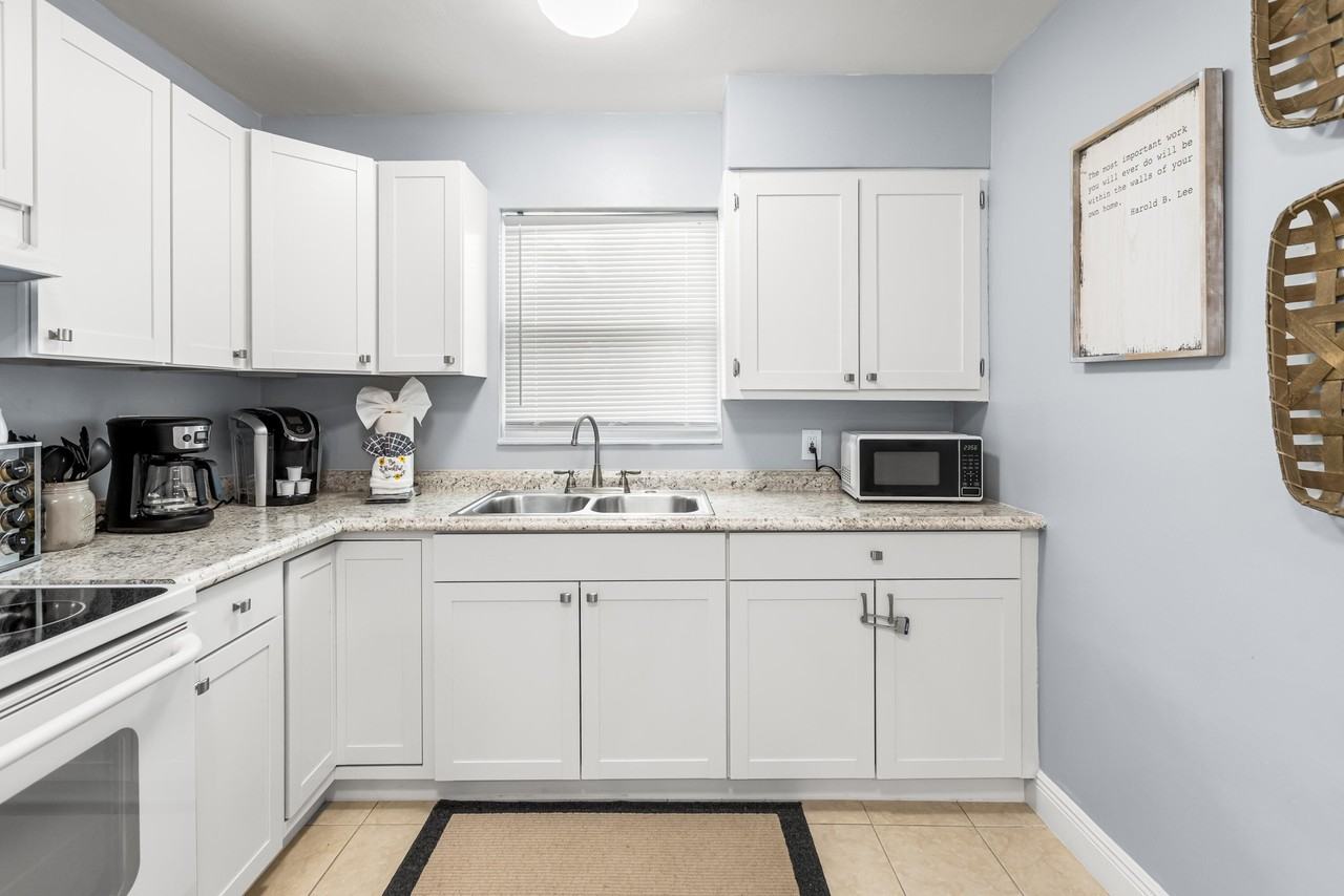 4953 Bayshore Dr - Photo 4 of 13