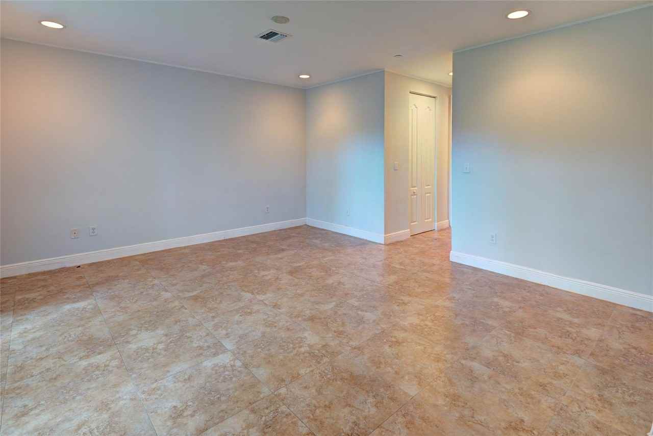 1508 Sw 4th Ave - Photo 3 of 25