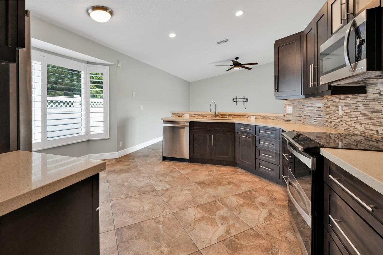 8949 Nw 45th Ct - Photo 5 of 28