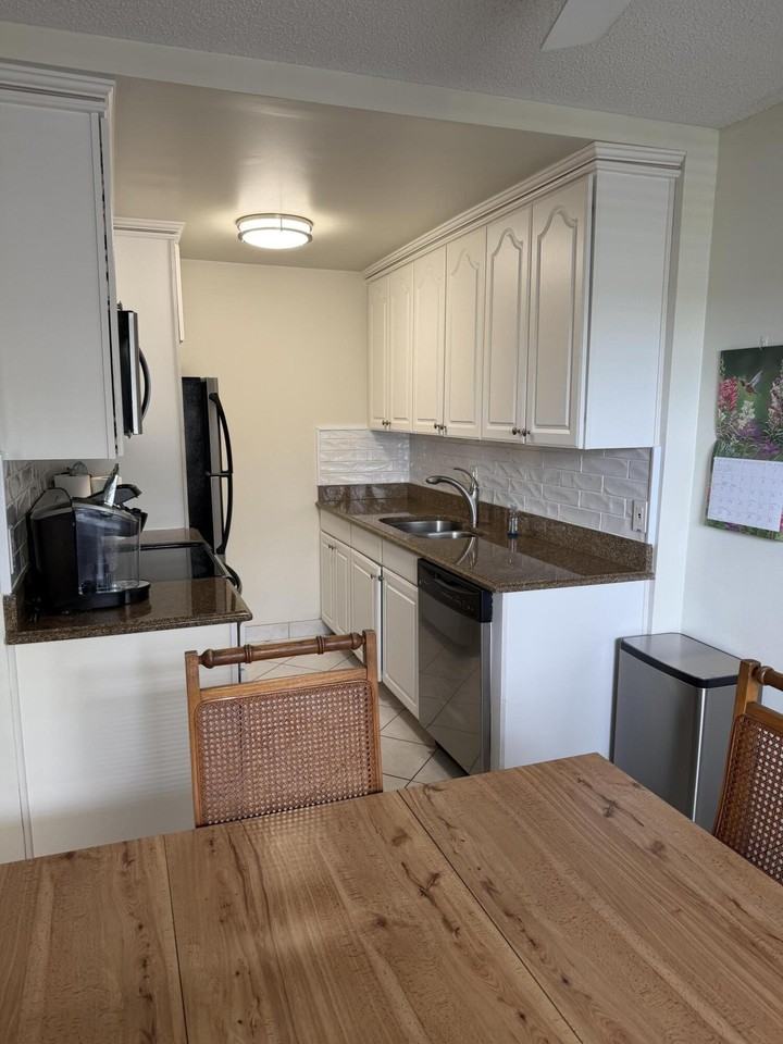3037 Cornwall B - Photo 3 of 17