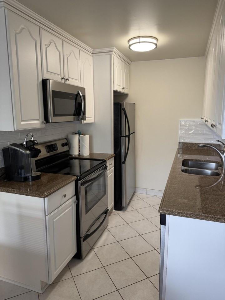 3037 Cornwall B - Photo 5 of 17