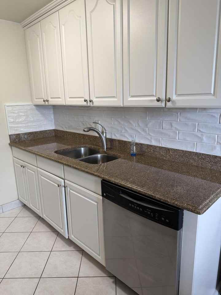 3037 Cornwall B - Photo 6 of 17