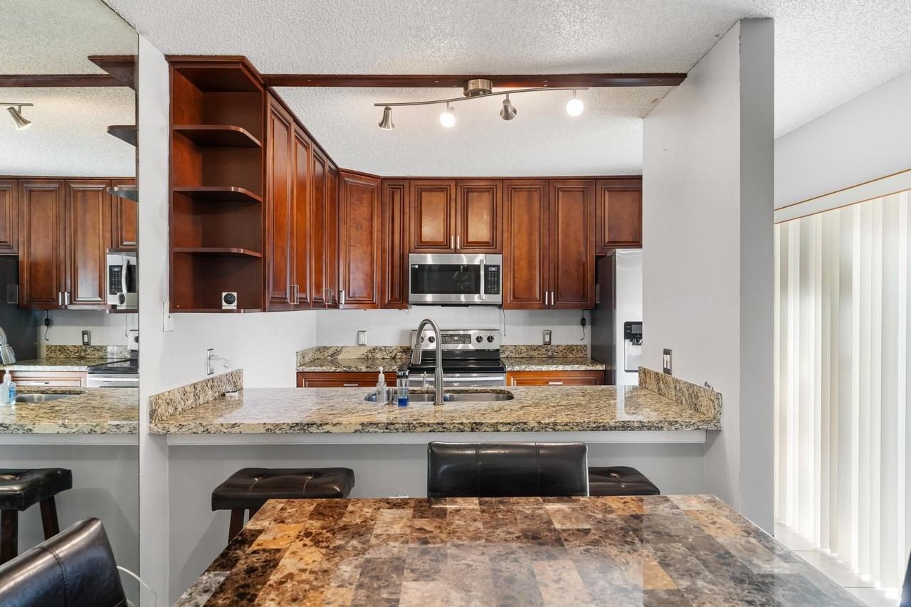 2410 24th Way - Photo 3 of 46