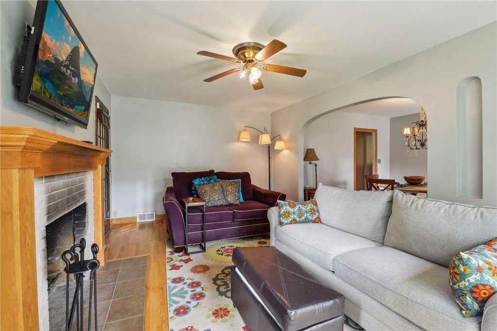 4145 Zenith Ave N - Photo 5 of 41