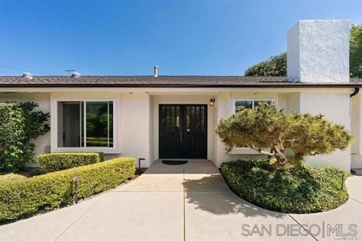 445 Avenida Primavera - Photo 2 of 31