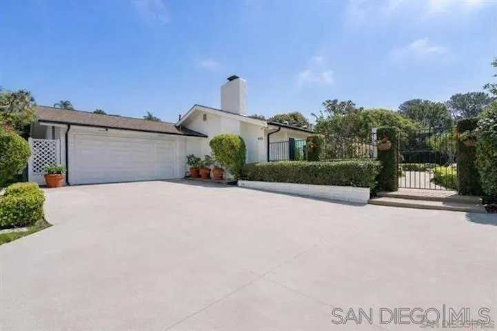 445 Avenida Primavera - Photo 3 of 31