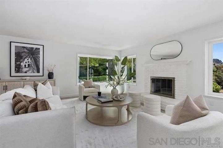 445 Avenida Primavera - Photo 7 of 31