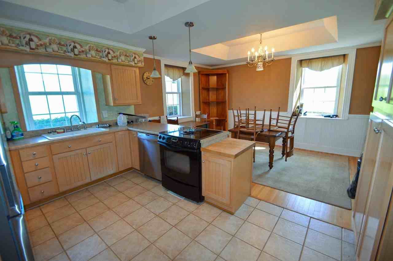 3884 Breezy Hill Rd - Photo 3 of 17