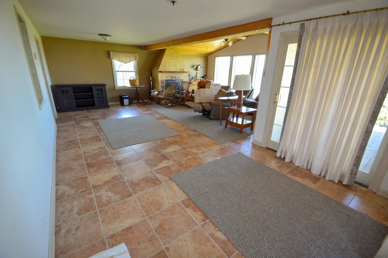 3884 Breezy Hill Rd - Photo 4 of 17