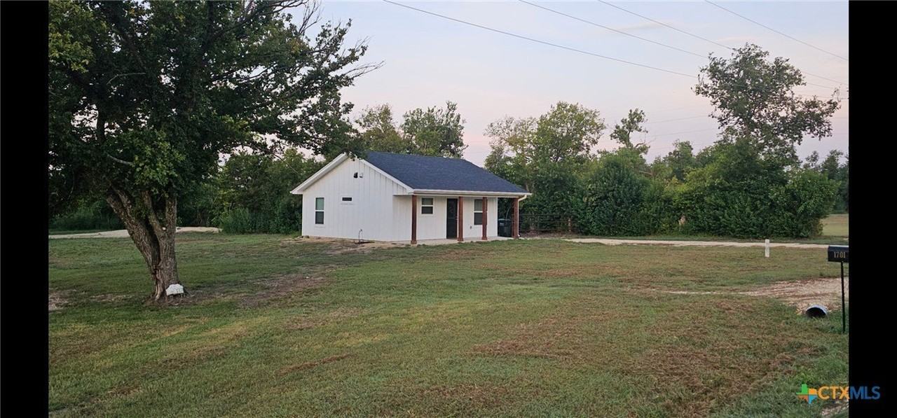 1701 Sycamore St - Photo 2 of 11