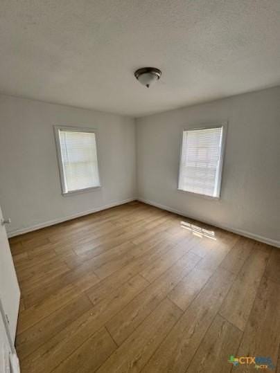 1410 Mulford St - Photo 5 of 6
