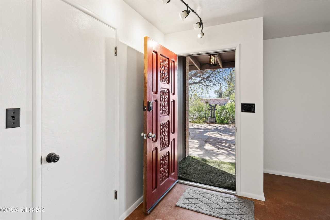 8801 E Buckboard Rd - Photo 2 of 25