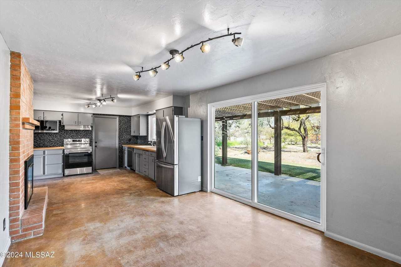 8801 E Buckboard Rd - Photo 4 of 25