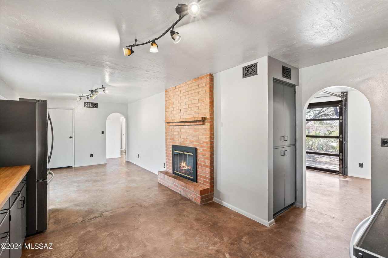 8801 E Buckboard Rd - Photo 6 of 25