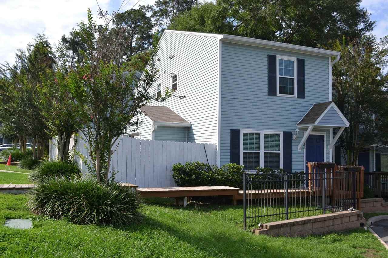 697 Timberwood Cir E - Photo 2 of 22
