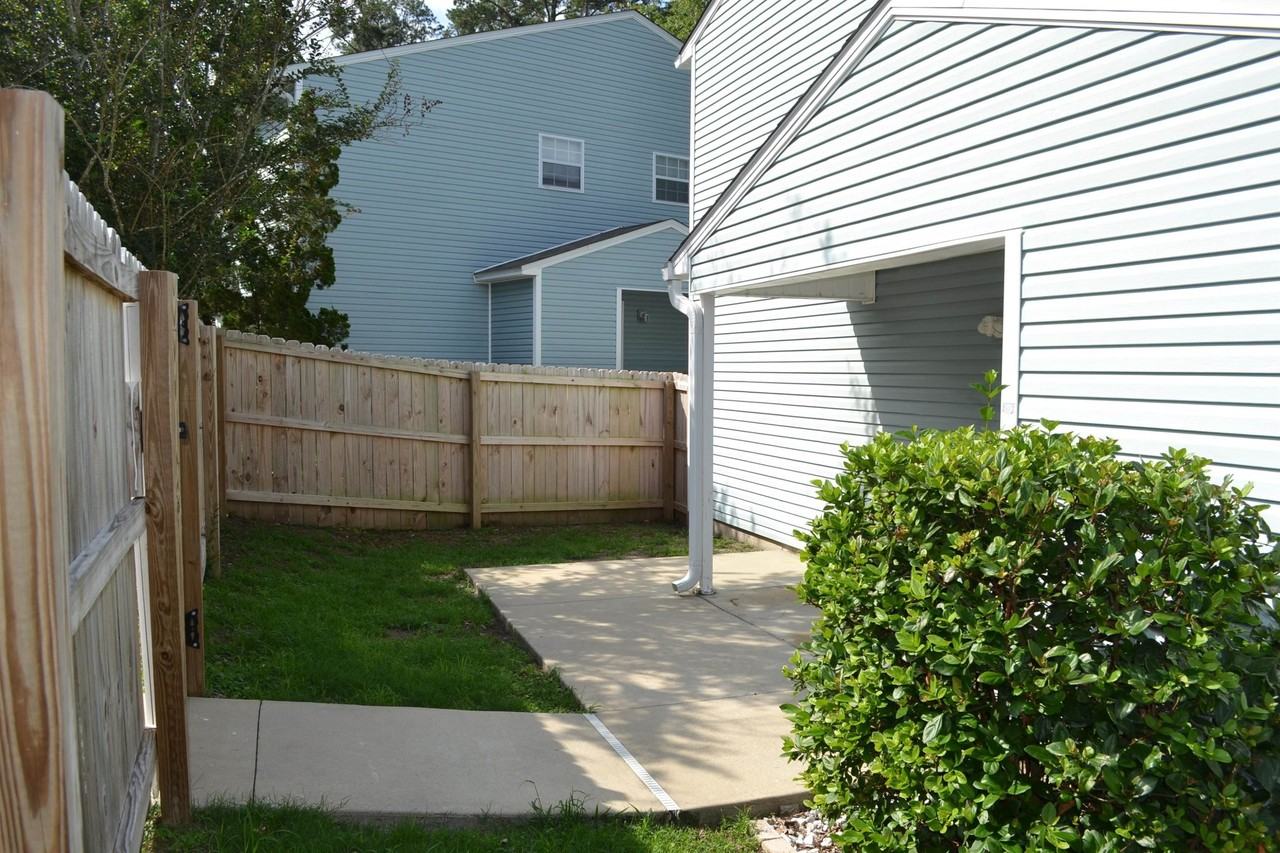 697 Timberwood Cir E - Photo 6 of 22