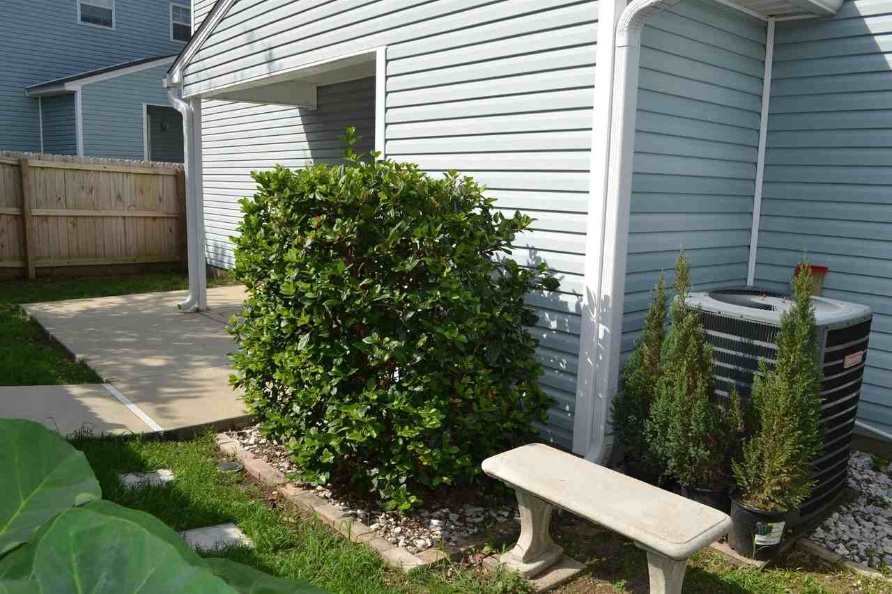697 Timberwood Cir E - Photo 7 of 22