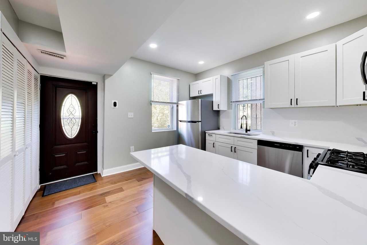 4230 Edson Pl Ne - Photo 4 of 30